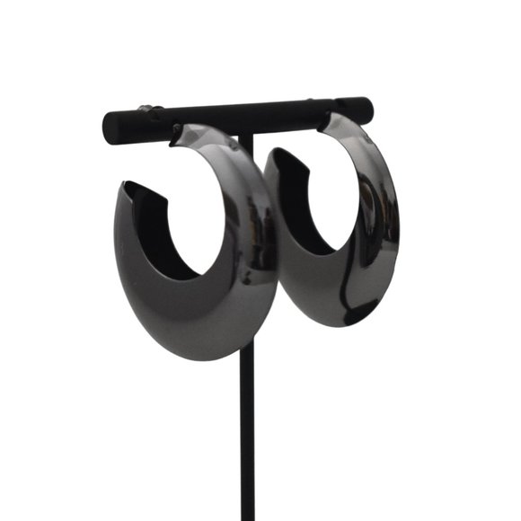 The Crescent Earring - Picture 1 of 1